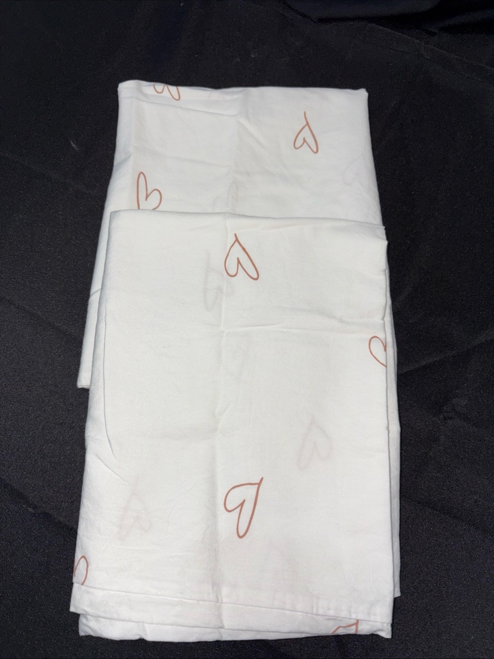Leanne Ford for Crate&Barrel 2 pillowcases with maroon Heart Motif - Picture 6 of 9